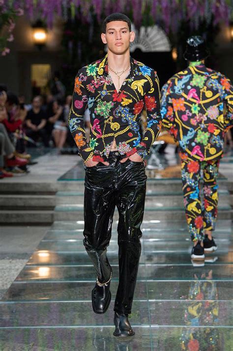 Versace Spring 2019 Menswear Collection 